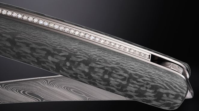 
                    Beim sknife Taschenmesser Diamant Carbon trifft Uhren Know how auf Messerkunst