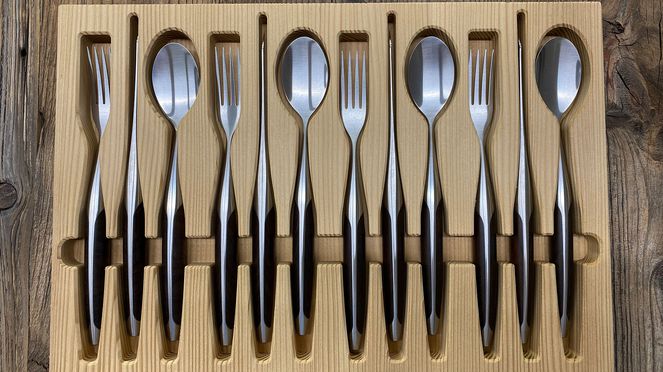 
                    Cutlery set walnut 4 pieces from the sknife knife manufactory Biel