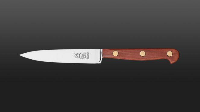 
                    Il coltello office 1922 della linea 1922 è costituito da legno di prugna