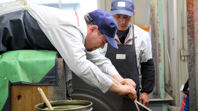 
                    Production du couteau à jambon Tim Mälzer