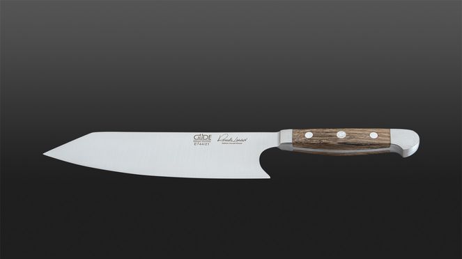 
                    Güde Kiritsuke combining Gyuto and Usuba for maximum versatility