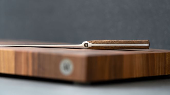 
                    Caminada cutting board walnut wood from the Swiss chef of the castle Schauenstein in Fürstenau