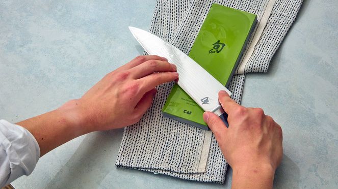 
                    La pierre à aiguiser diamantée 8’000 à grain ultrafin sert au polissage fin après l'affûtage préalable