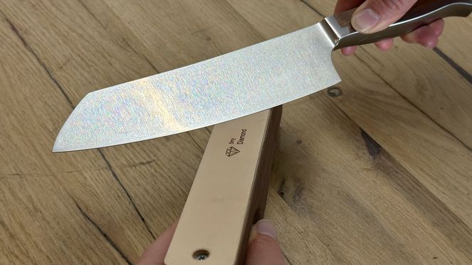 
                    Affûteur de précision avec cuir de diamant avec cuir infiltré de diamant de 5 µ aussi pour des couteaux Solingen