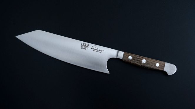 
                    Güde Kiritsuke with shape of a Japanese multi-purpose chef's knife with a characteristic K-tip blade