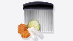 Plastic, crinkle cutter
