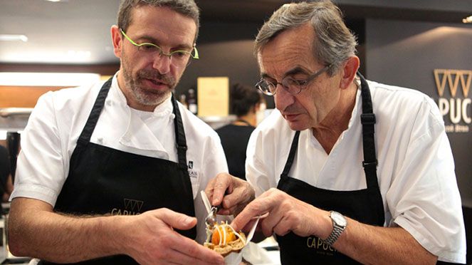 
                    cuisinier vedette Michel Bras avec un couteau Kai Michel Bras