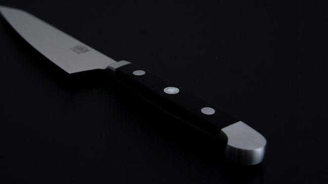 
                    The small Kiritsuke Alpha is individually handcrafted in over 40 manual steps