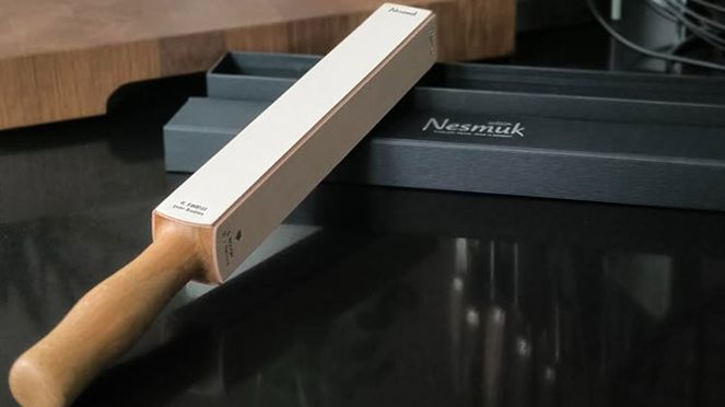 
                    Strop with three strips of leather having different degress of diamond pastes; the fourth without diamond paste is for polish and care