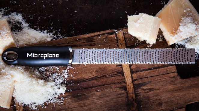 
                    Grattugia Zester Microplane per il formaggio