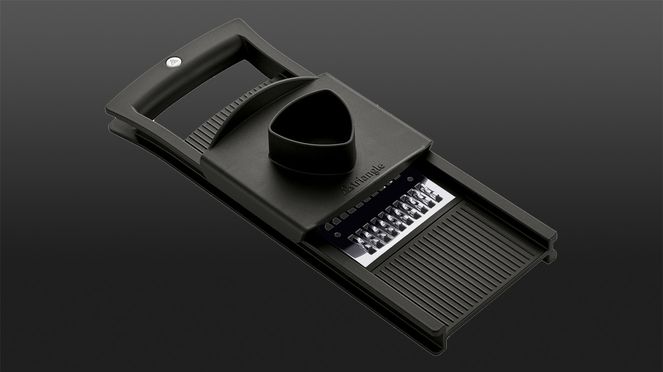 
                    Der spülmaschinengeeignete Juliennehobel ist mit einem Restehalter ausgestattet